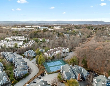 208 Cambridge - Photo Thumbnail 30