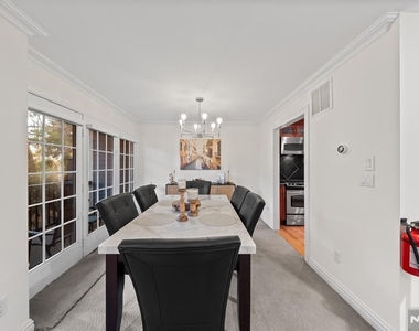 208 Cambridge - Photo Thumbnail 4
