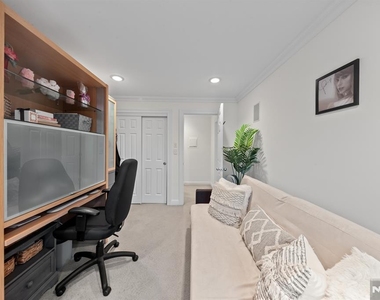 208 Cambridge - Photo Thumbnail 15