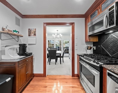 208 Cambridge - Photo Thumbnail 7