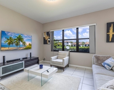 8732 Madrid Circle - Photo Thumbnail 15