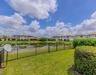 8732 Madrid Circle - Photo Thumbnail 11