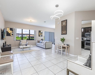 8732 Madrid Circle - Photo Thumbnail 14