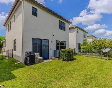 8732 Madrid Circle - Photo Thumbnail 10