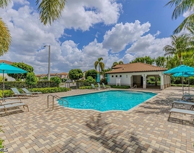 8732 Madrid Circle - Photo Thumbnail 12