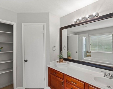 2518 Hidden Park Lane - Photo Thumbnail 15