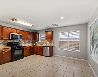 2518 Hidden Park Lane - Photo Thumbnail 3