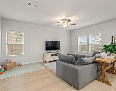 123 Alset Circle - Photo Thumbnail 9