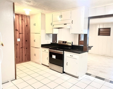 6506 Westview Drive - Photo Thumbnail 4