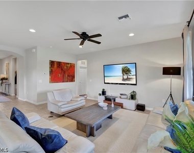 7103 Lily Way - Photo Thumbnail 10
