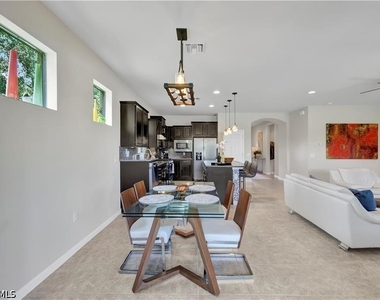 7103 Lily Way - Photo Thumbnail 12