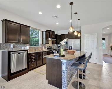 7103 Lily Way - Photo Thumbnail 6