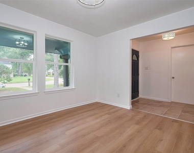 25303 Lynbriar Lane - Photo Thumbnail 3