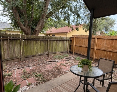 11 Regency Lane - Photo Thumbnail 8