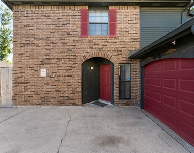 11 Regency Lane - Photo Thumbnail 10