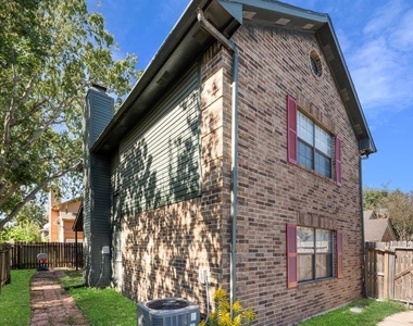 11 Regency Lane - Photo Thumbnail 11