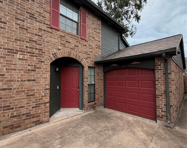 11 Regency Lane - Photo Thumbnail 9