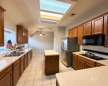 3314 Stonehurst Court - Photo Thumbnail 4
