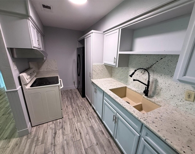 1105 Mansfield Street - Photo Thumbnail 6