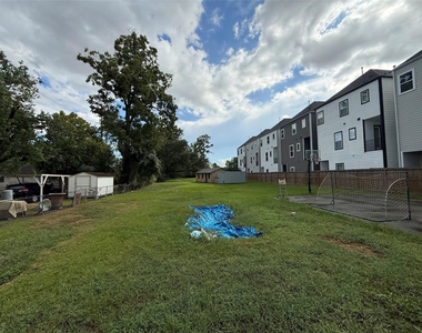 1105 Mansfield Street - Photo Thumbnail 14