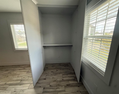 1105 Mansfield Street - Photo Thumbnail 11