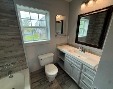 1105 Mansfield Street - Photo Thumbnail 7