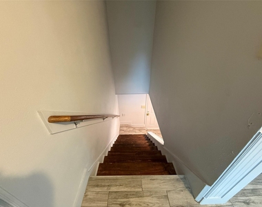 1105 Mansfield Street - Photo Thumbnail 2