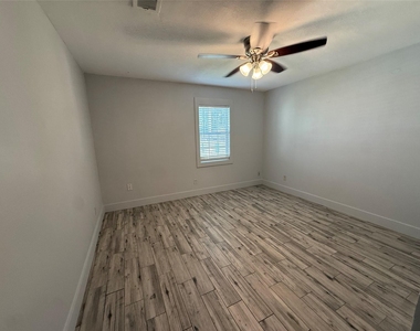 1105 Mansfield Street - Photo Thumbnail 13