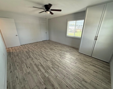 1105 Mansfield Street - Photo Thumbnail 10