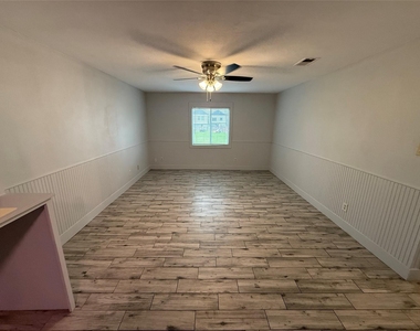 1105 Mansfield Street - Photo Thumbnail 3