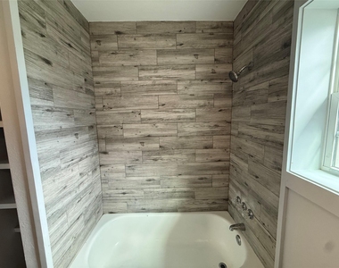 1105 Mansfield Street - Photo Thumbnail 8