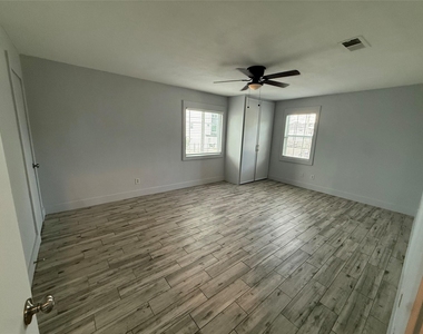 1105 Mansfield Street - Photo Thumbnail 9