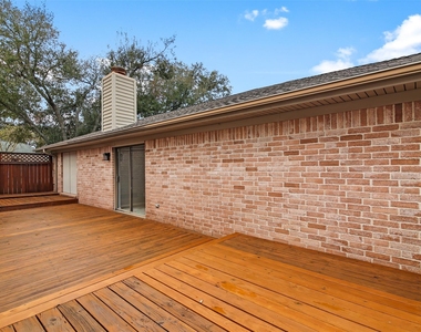 2207 Briarwest Boulevard - Photo Thumbnail 12