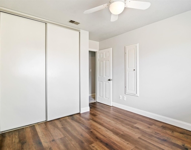 2207 Briarwest Boulevard - Photo Thumbnail 19