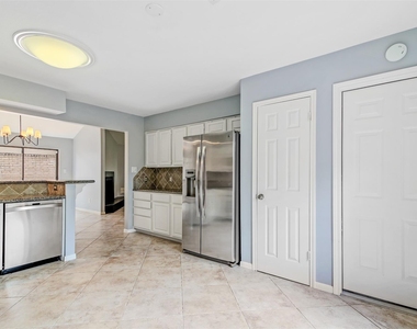 2207 Briarwest Boulevard - Photo Thumbnail 9