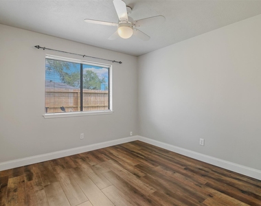 2207 Briarwest Boulevard - Photo Thumbnail 18