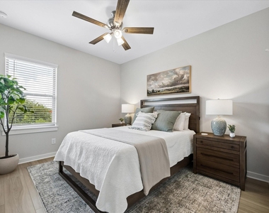 2337 N Austin Avenue - Photo Thumbnail 12