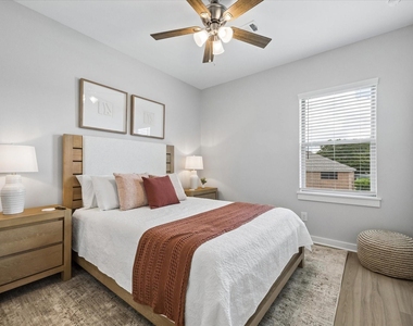 2337 N Austin Avenue - Photo Thumbnail 11