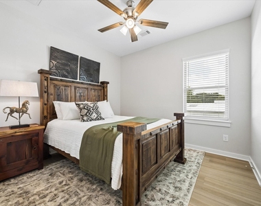 2337 N Austin Avenue - Photo Thumbnail 9