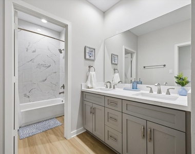 2337 N Austin Avenue - Photo Thumbnail 10