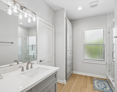 2337 N Austin Avenue - Photo Thumbnail 8