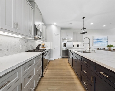 2337 N Austin Avenue - Photo Thumbnail 5