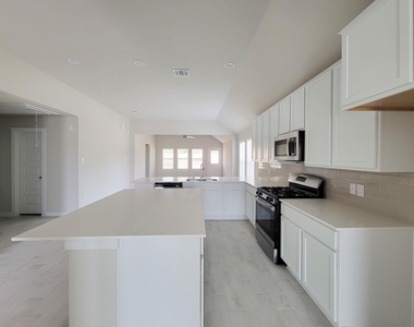 902 Cold Snow Drive - Photo Thumbnail 6