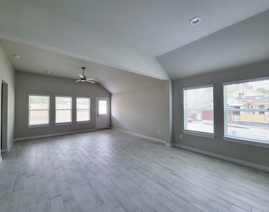 902 Cold Snow Drive - Photo Thumbnail 22