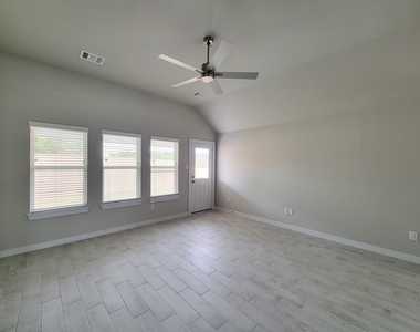 902 Cold Snow Drive - Photo Thumbnail 26
