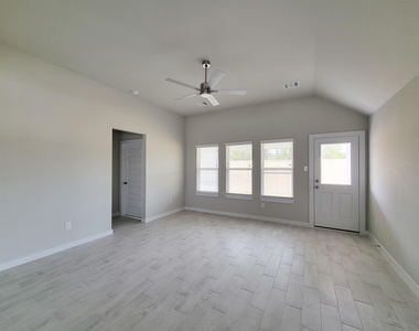 902 Cold Snow Drive - Photo Thumbnail 24