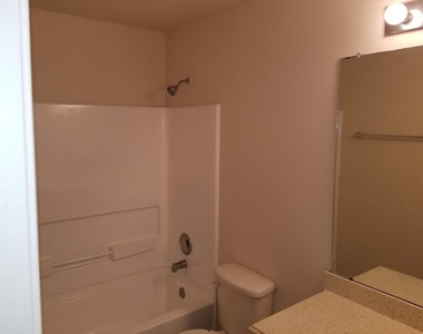 1538 Chandler Park Lane - Photo Thumbnail 15