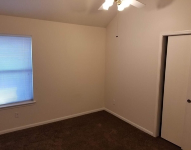 1538 Chandler Park Lane - Photo Thumbnail 8