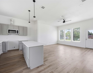 2809 Toyah Avenue - Photo Thumbnail 4