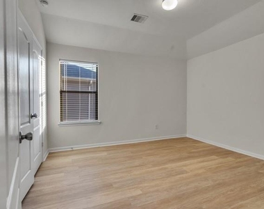 4459 Ashberry Pine Lane - Photo Thumbnail 14